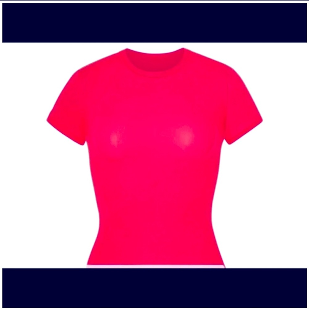 SKIMS Ultra Pink RARE Fit Everybody t-shirt LARGE NWT